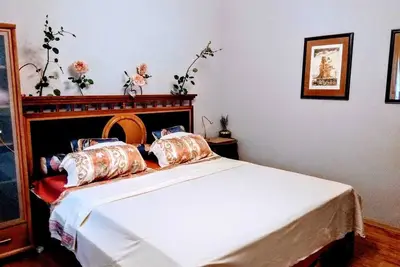 Image de Logement agréable très personnel avec une atmosphère privée et familiale juste 4u