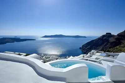 Image de Retraite de Nemo, avec jacuzzi, terrasse panoramique sur la mer et le volcan, près de Fira, 3 chambres, 7 places