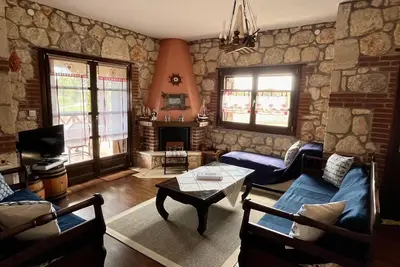 Image de Villa en pierre traditionnelle Rokosini