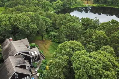 Image de # 616: Spacieux et privé avec vues pittoresques et accès direct au bassin!