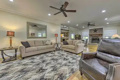 Image de Nouveau! Ferme Pittsboro remodelé sur 220 Acres!