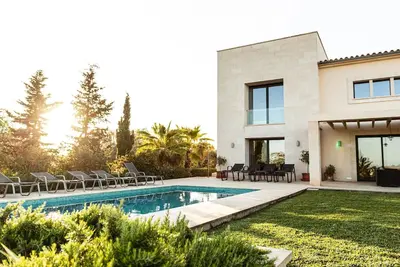 Villa Can Paulo. Luxury House with pool and garden for 12 people in Santanyi