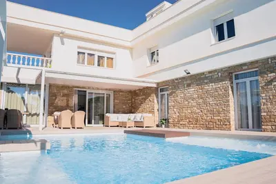 Image de Grande Villa Front De Mer Pour De Nombreux Groupes Et Familles