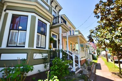 Image de Historique John Starr 1892 Accueil! Pet Friendly 3 Bedroom Masterpiece!