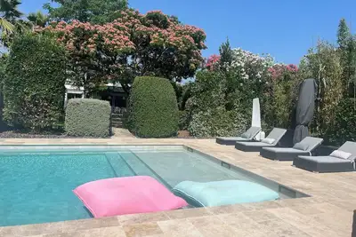 Image de Magnifique villa plain pied 260 m2 superbe piscine - 4 chambres 3 salles de bain