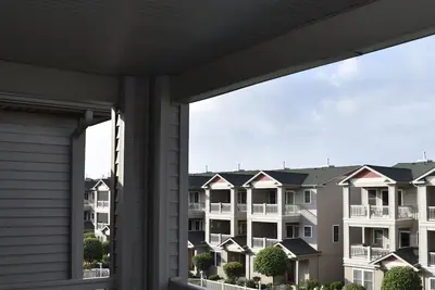 Image de Wildwood Square Family Gated Communauté 3 blocs de la piscine privée de la plage