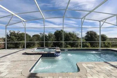 Image de Séjour fabuleux à Disney Home, piscine privée / Spa avec vue imprenable sur le vert, salle de jeux