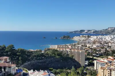 Image de Appartement au calme et sa vue féerique sur la mer et ville à 700m