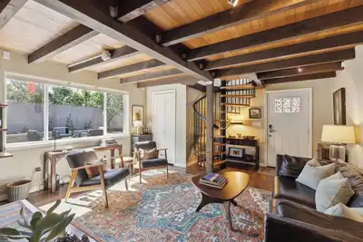 Image de Nouveau Cottage de luxe à East Sac Walk & Bike à McKinley Park, Midtown & Downtown