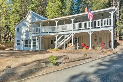 Image de 'Strawberry Hill Cabin' w / Fire Pit - Près de la rivière!