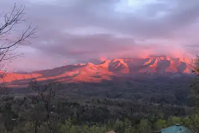 Image de Vue magnifique sur les Smoky Mountains depuis un bain à remous surdimensionné - Vue inégalée! ! ! !