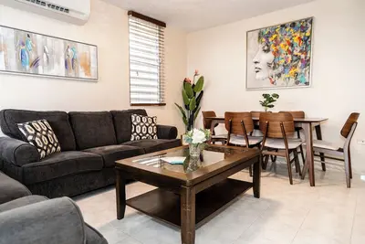 Image de Bel appartement de 2 chambres avec buanderie / pkg. Animaux acceptés