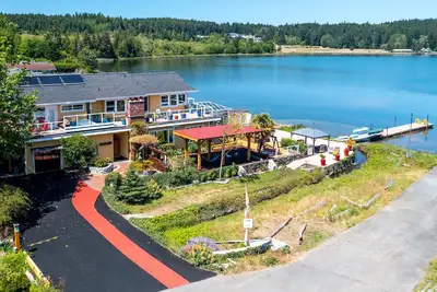 Image de Birds of a Feather Victoria Chambres d'hôtes et Location de vacances - Copro. /Maison Suit # 3