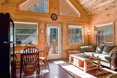 Image de Cabine en bord de mer confortable près de la forêt nationale avec pont et bain à remous