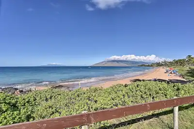 Image de Nouveau! Maison de ville avec vue sur l'océan au cœur de Kihei!