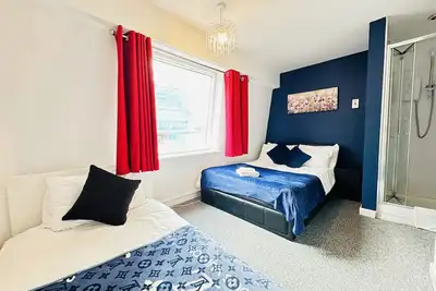 Image de Maison de ville City Central à 4 lits. 2min de la plage. Capacité max 14