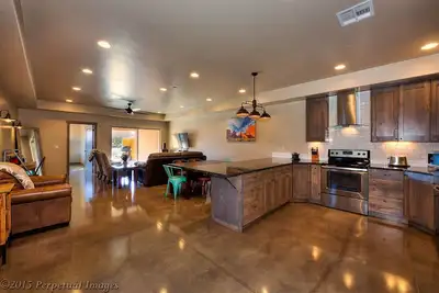 Image de Villa Moab moderne, 7 couchages, Wifi, Bbq