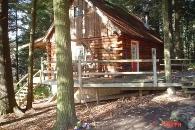 Image de Charmante cabane en rondins avec bain à remous - 35 minutes de Cooperstown et Dreams Park
