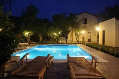 Image de Villa Giardino Paradiso sur la mer, avec Piscine Chauffée, à Cefalù avec 13 sièg