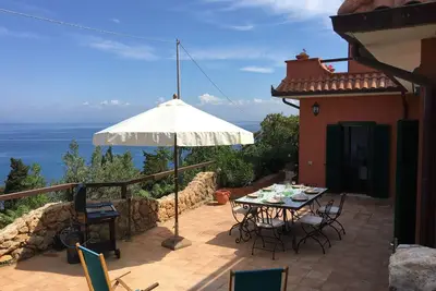 Image de « Maison Bleue » belle villa jumelée avec une vue imprenable