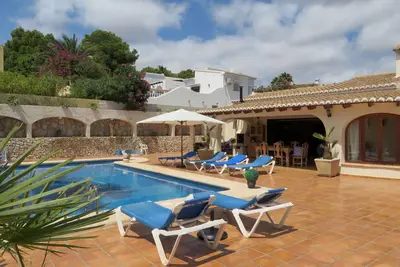 Belle villa avec grande terrasse et piscine privée max 7 personnes