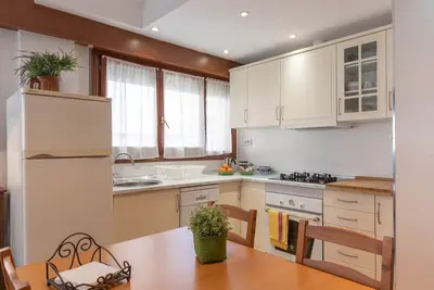 Image de Mundaka Home E-Bi 260, avec un bon accès, cuisine / salon / 2Hab. Wifi, Parking.