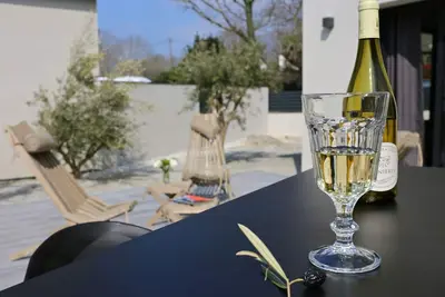 Image de Maison  4 pers - Jacuzzi/Jardin Prives- 2 salles bain - 400m  plages/commerces