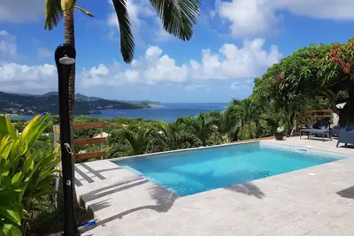 Image de Bel appartement avec terrasse et piscine. Vue imprenable sur mer et campagne.