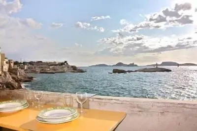 Image de Cabanon Front De Mer, Accès Mer, proche Vieux-Port Marseille