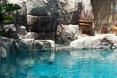 Image de 2. 5 miles à Disneyland Luxury 2850 pieds carrés. Piscine CHAUFFÉE / Spa Reg2015-00090