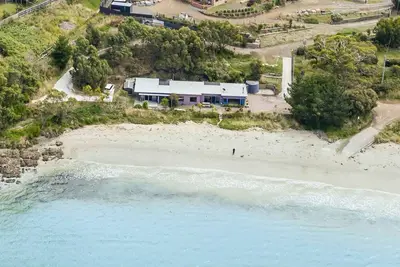 Image de Frogmouth Cottage - Vivez l'expérience de la plage - La seule maison sur la plage