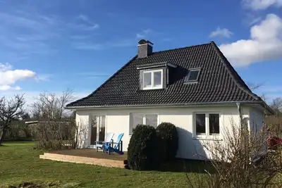 Image de Nordseeblick maison de vacances dans un endroit isolé avec vue sur la mer et chien