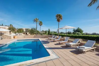 Image de Luxueuse villa \"Can Mariano\" avec piscine, grand jardin, climatisation et Wi-Fi