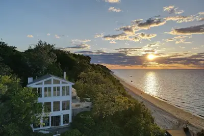 Image de Incroyable maison w / plage privée North Fork Vineyards 1. 5 heures à New York (Casa Playa)