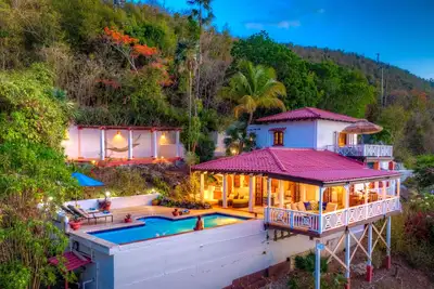 Image de Scromantic, Stylish Et Secluded Scottland À Smugglers Cove✨❤️