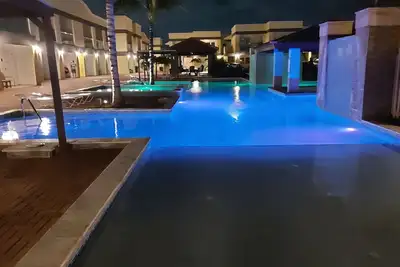 Image de Magnifique condo calme à 5 min. à pied de la plage d'Eagle