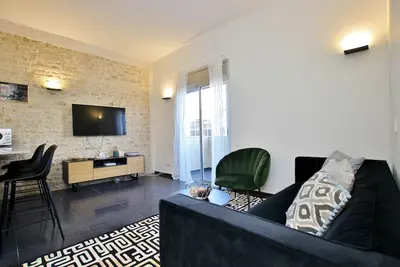 Image de Magnifique Appartement De 2 Chambres Avec Balcon Soleil & Vue Mer Dans Un Emplacement Top!