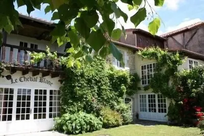 Image de Maison familiale accueillante & très confortable avec piscine privée en Dordogne