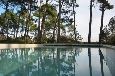 Image de Belle villa surplombant le lac, près des plages, piscine privée, pour 10
