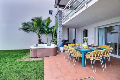 Image de Ravissante villa vue panoramique sur la marina idéalement située avec Jacuzzi