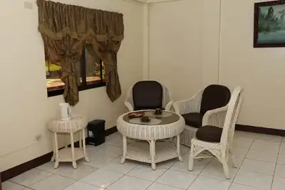 Image de Nous proposons un hébergement hôtelier de première classe avec restaurant, bar et espace de réception.