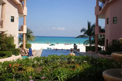 Image de Beachfront- 2 Master Suites- Parfait pour deux couples!