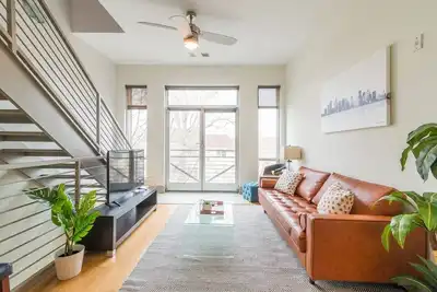 Image de Vues sur la ville au cœur de Dilworth et South End / Wifi rapide / Tv à spectre,