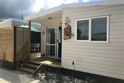 Image de Orewa Kiwi Cabins Location! Emplacement! Emplacement!