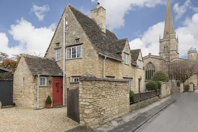 Image de Church Cottage, Burford, Cotswolds - dort 6 personnes dans 3 chambres