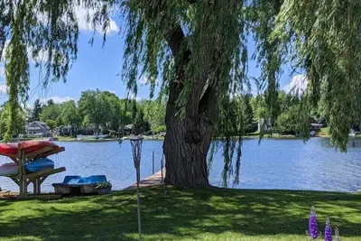 Image de Lake Cottage charmant avec de belles vues