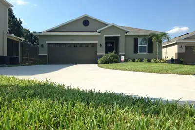 Image de Maison 5 étoiles avec WiFi, salle de jeux, spa privé chauffé et piscine dans une zone fermée