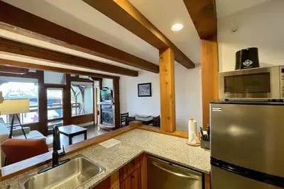 Condo Oceanside à Whiskey Landing accès Whiskey Dock et à côt�� de l'aquarium Ucluelet! 4 personnes