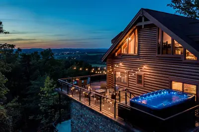 Image de Magnifique domaine privé fermé de 21 acres, méga vues, piscine privée, théâtre, arcades de chauffeurs, Buck Hunte