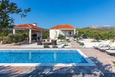 Image de Maison Olea, avec piscine privée, complètement privée, idéale pour les familles